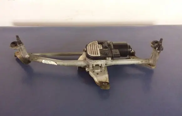 Volkswagen PASSAT B6 Front wiper linkage and motor 3C1955023E