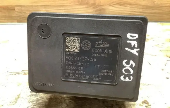Volkswagen Golf VII ABS Pump 5Q0907379AA 5Q0614517T