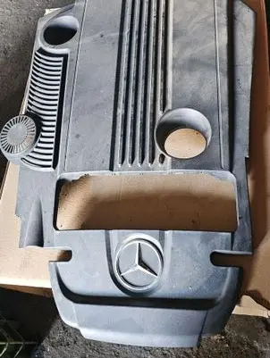 Mercedes-Benz E C207 W207 Engine cover (trim) brak