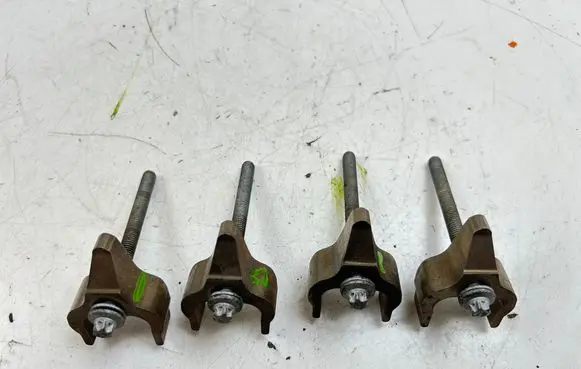 BMW 3 E90 E91 Fuel Injector clamp holder 