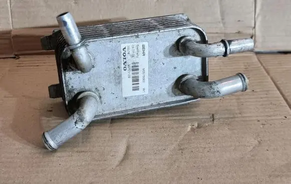 Volvo V50 Oil filter mounting bracket 30723129