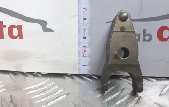 Toyota RAV 4 (XA30) Fuel Injector clamp holder