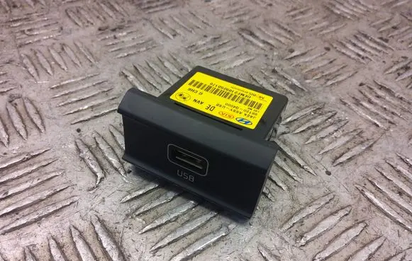 KIA Niro USB socket connector 96120q4000