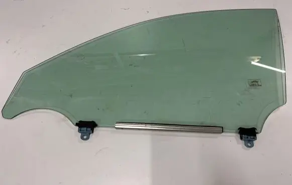 Lexus IS 220D-250-350 Front door window glass four-door