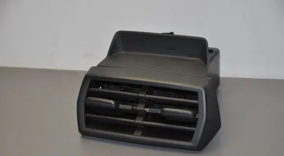Rear air vent grill