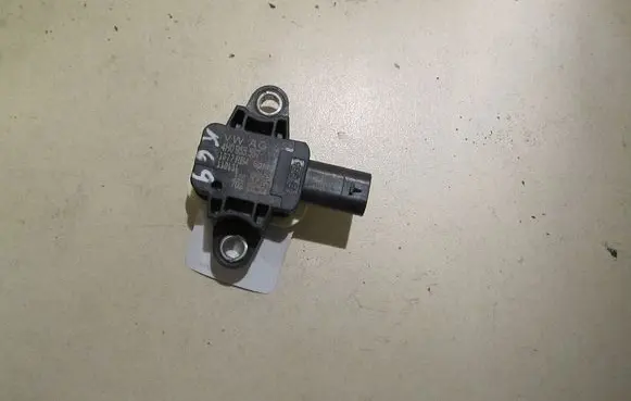 Volkswagen Polo V 6R Airbag deployment crash/impact sensor 4H0955557 1U77RB4 110515