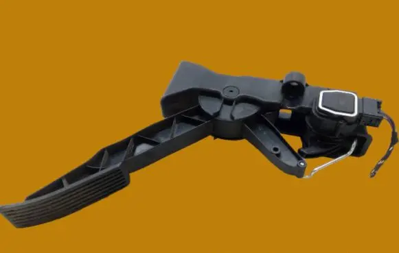 Mercedes-Benz B W245 Accelerator throttle pedal A1693000304