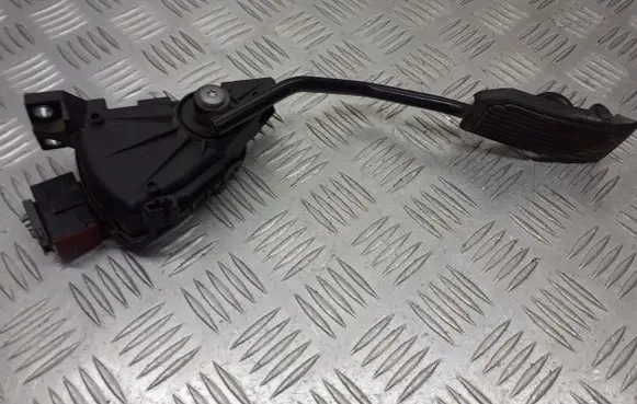 Nissan Primera Accelerator throttle pedal 18002AU410