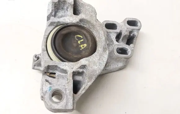 Mercedes-Benz CLA C117 X117 W117 Engine mount bracket 26003326E