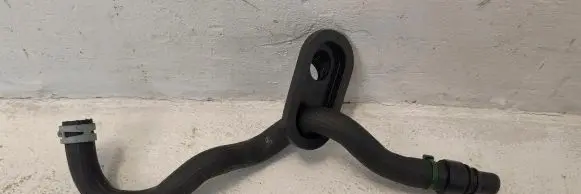 Tesla Model S Engine coolant pipe/hose 1065389-00-E