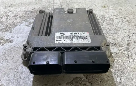 Volkswagen Golf V Engine control unit/module 03G906016BT 1039S04447 0281011761