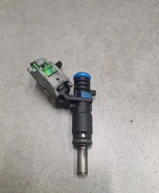 Opel Mokka Fuel injectors set 55562599 C165S21685