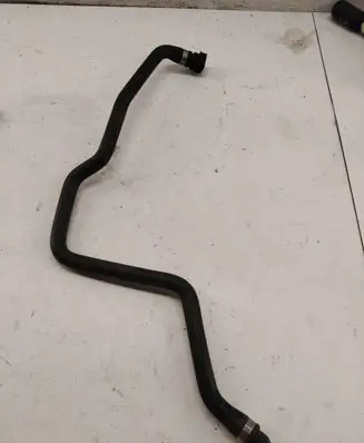 BMW 5 F10 F11 Engine coolant pipe/hose 8377671
