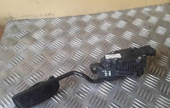 Nissan Primera Accelerator throttle pedal 18002AU400