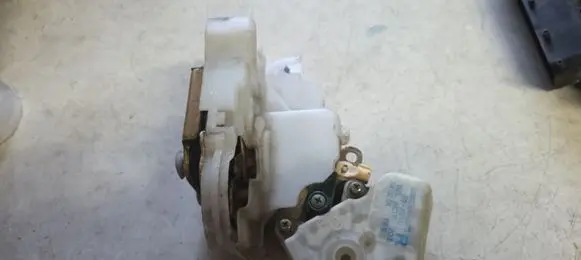 Fiat Idea Front door lock 80552AA200