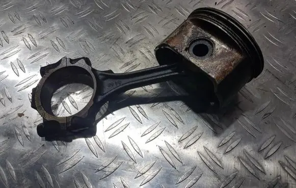 Chrysler Voyager Piston with connecting rod 4654355e