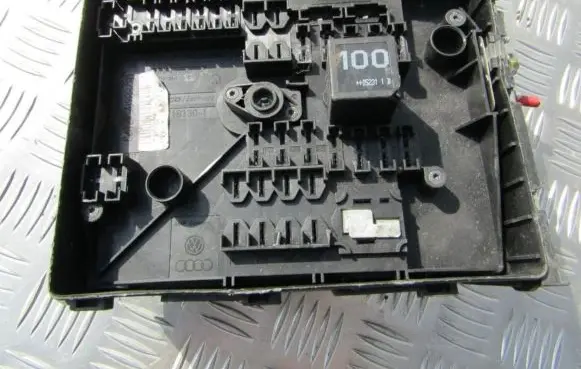 Volkswagen Golf V Comfort/convenience module 1K0937125 0532365665E
