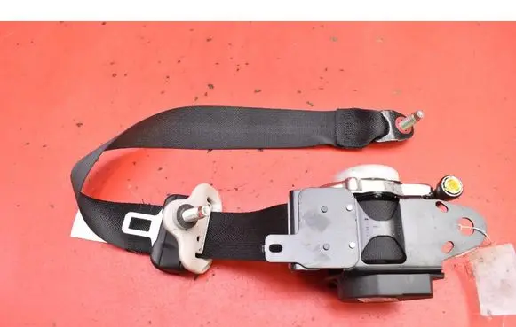 Nissan Leaf I (ZE0) Front seatbelt 6382639