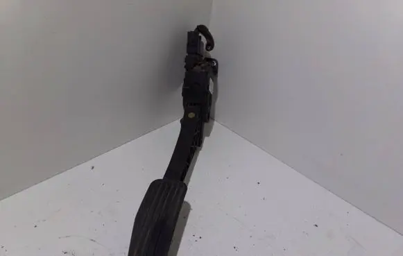 Volvo XC70 Accelerator throttle pedal 30715175