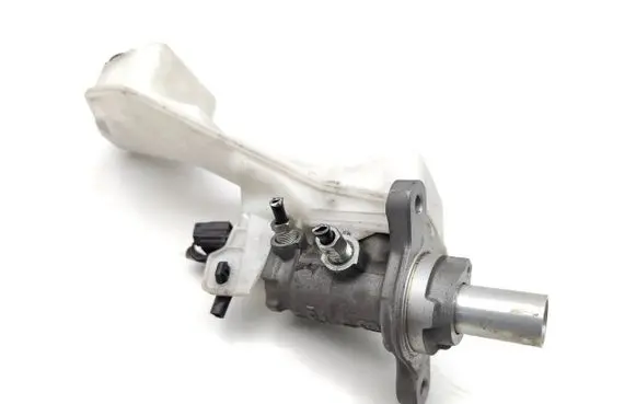 Nissan X-Trail T32 Master brake cylinder 0204796412