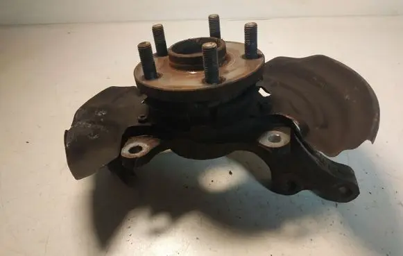 Toyota Avensis T220 Front wheel hub