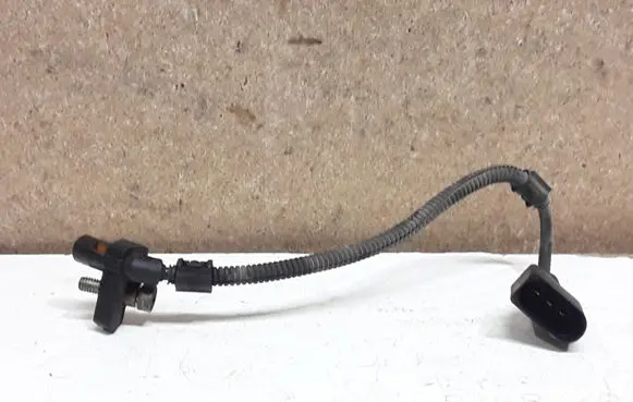 Volkswagen Touran I Crankshaft position sensor 0261210251