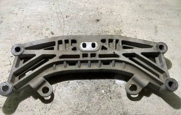 Dodge Challenger Gearbox mounting bracket
