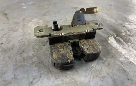 Volkswagen Polo Tailgate/trunk/boot lock/catch/latch 6Q6827505B 6Q6827505