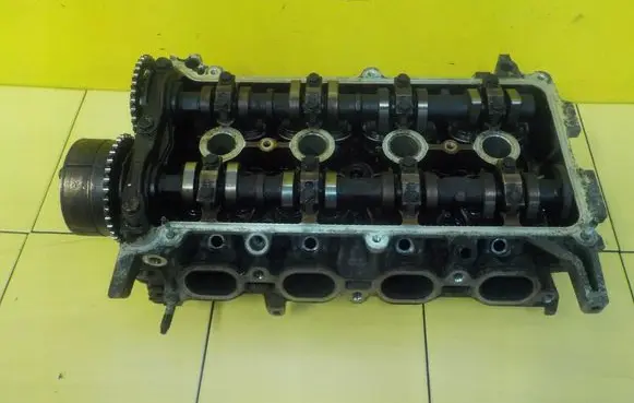 Toyota Prius (XW20) Engine head KOMPLETNA
