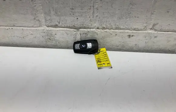 BMW 5 E60 E61 Ignition key/card 6986583