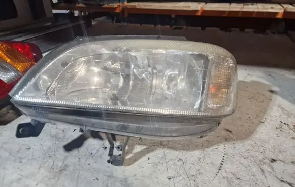 Opel Zafira A Headlight/headlamp 90582021