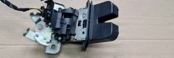 Audi A6 S6 C6 4F Tailgate/trunk/boot lock/catch/latch 8K9827505A