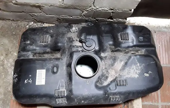Fuel tank