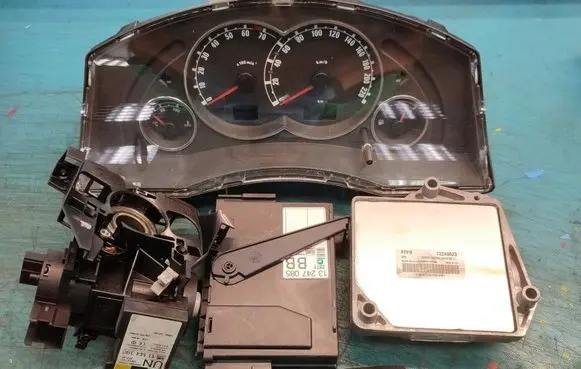 Opel Meriva A Engine control unit/module ECU 12249823 IMPRK1568387