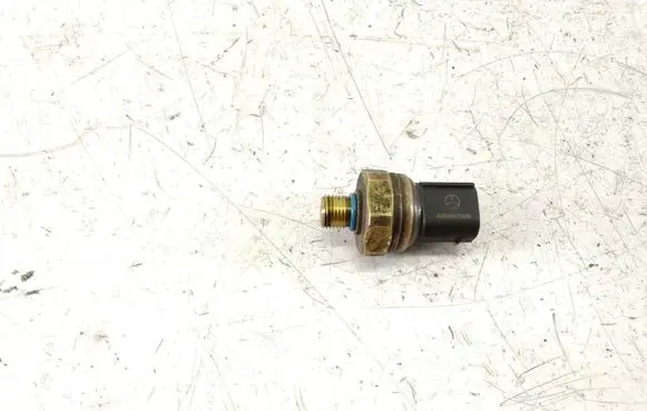 Mercedes-Benz E W212 Fuel pressure sensor A0045421618
