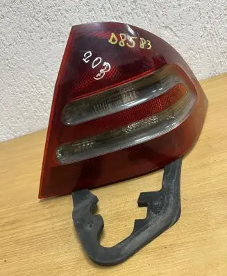 Mercedes-Benz C W203 Rear/tail lights 3311 D8583