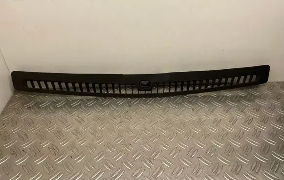 Ford Mustang V Dashboard air vent grill cover trim CR3363046B62A