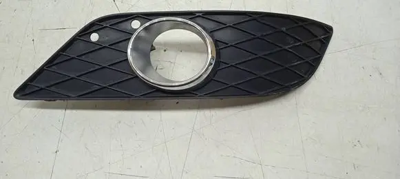 Mercedes-Benz B W245 Front bumper lower grill A1698852722 112779981