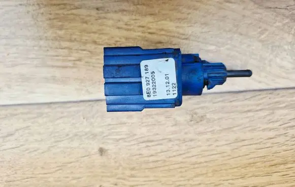 Audi A4 S4 B6 8E 8H Brake pedal sensor switch 8E0927189