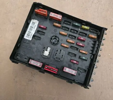 Audi A4 S4 B6 8E 8H Fuse module 3C0937125 63592777