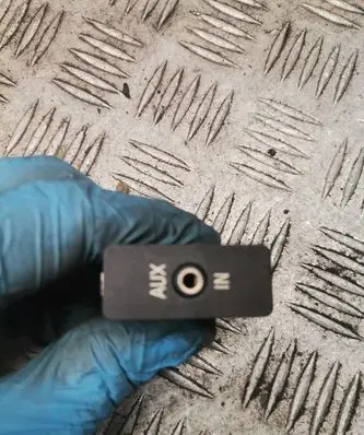 Mini One - Cooper Coupe R56 AUX in-socket connector 