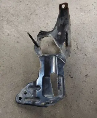 Mercedes-Benz R W251 Pneumatic air compressor holding bracket A2513210040