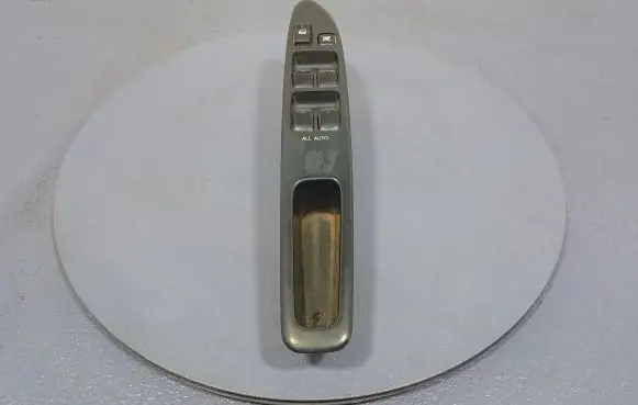 Toyota Avensis Verso Electric window control switch 84040-44030