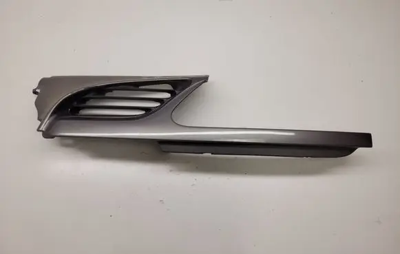 Renault Scenic I Front bumper upper radiator grill 7700834200