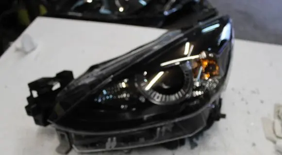 Mazda 2 Headlight/headlamp D43N51040