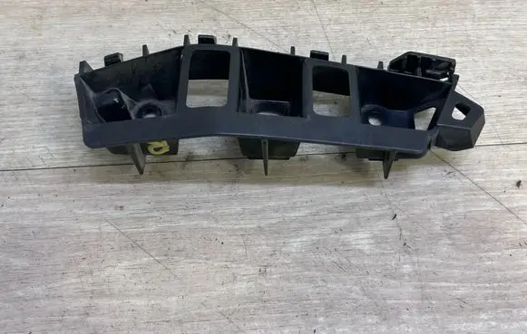 Volkswagen Touareg II Front bumper mounting bracket 7P6807184G
