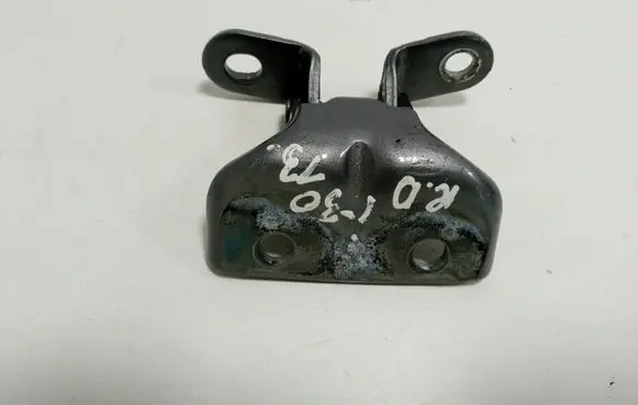 Hyundai i30 Front door lower hinge 