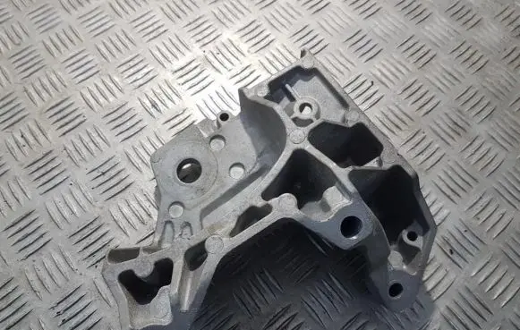 Volvo XC60 Engine mounting bracket 6g926f096fc 6g92-6f096-fc