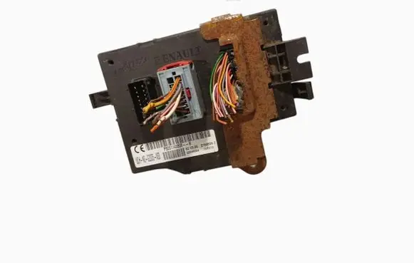Opel Vivaro Other control units/modules P8201140808