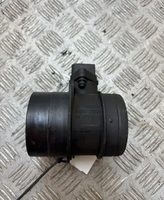 Volkswagen PASSAT B6 Mass air flow meter 0281002461